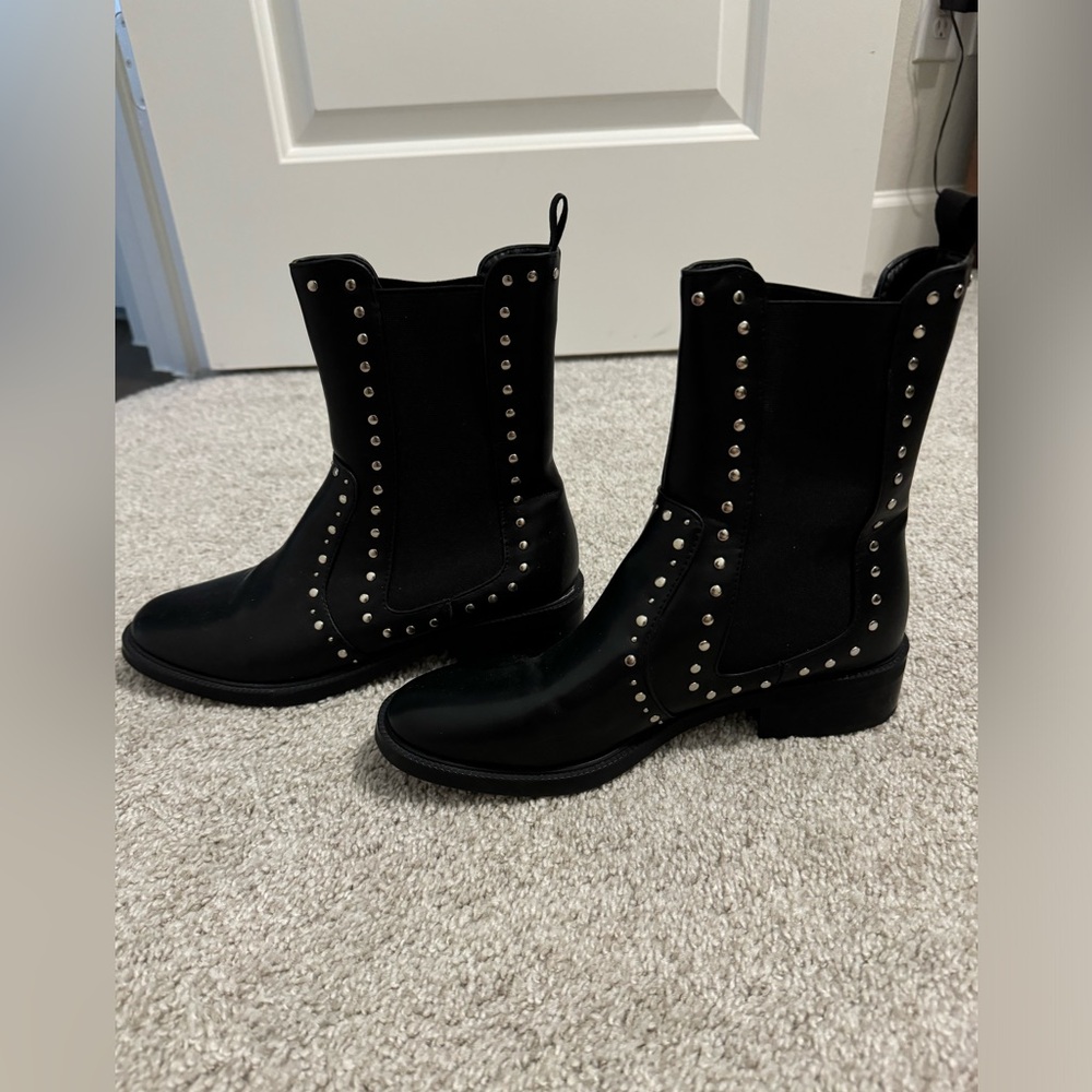 Azalea Jones Chelsea Boot - Picture 2 of 5